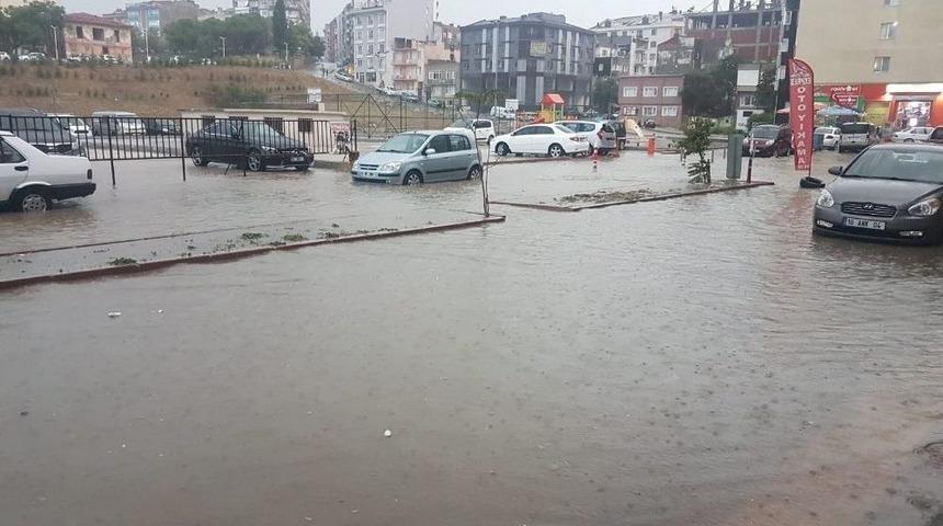 Bandırma&rsquo;yı Yağmur Vurdu
