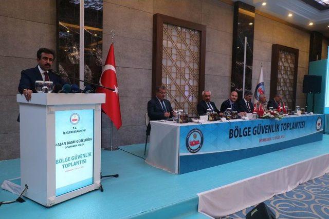 İçişleri Bakanı Soylu, Diyarbakır’da Bölge Güvenlik Toplantısına Katıldı