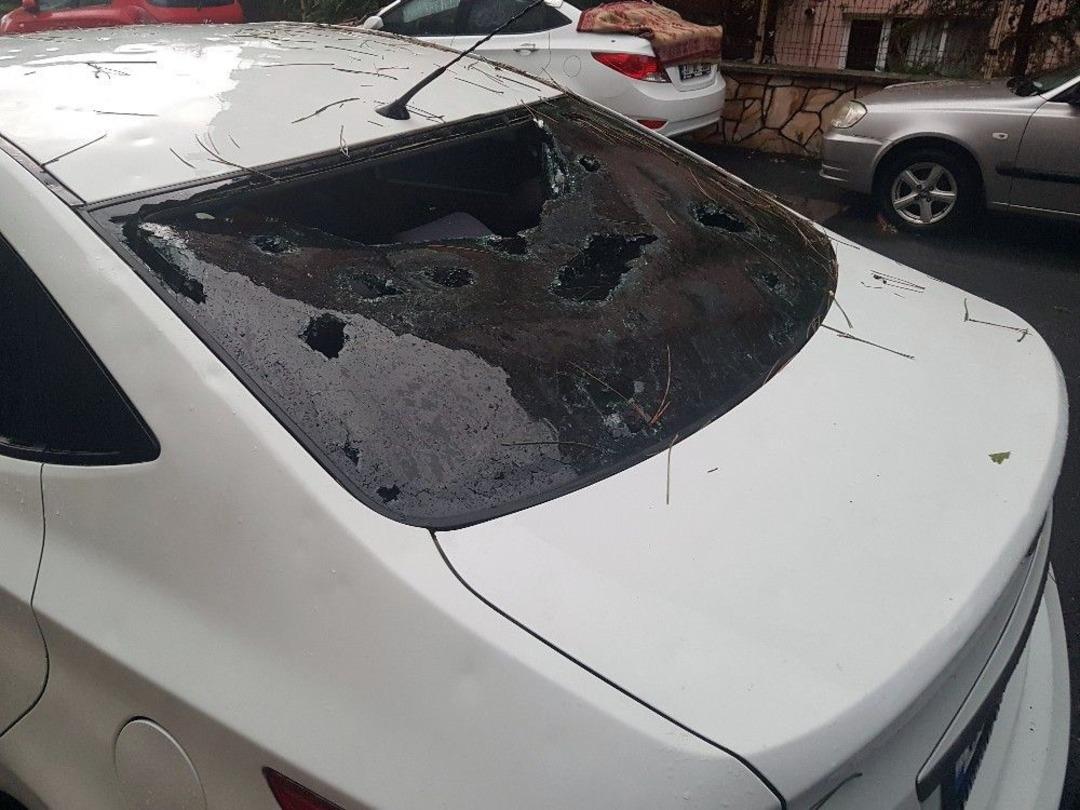 Kastamonu&rsquo;da Etkili Olan Dolu Ara&ccedil;lara Zarar Verdi