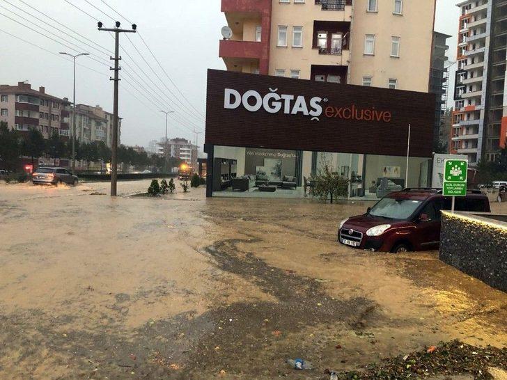 Kastamonu’da Etkili Olan Dolu Araçlara Zarar Verdi G5