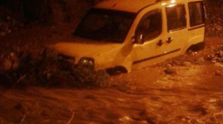 Selde Mahsur Kalan 15 Kişi Kurtarıldı