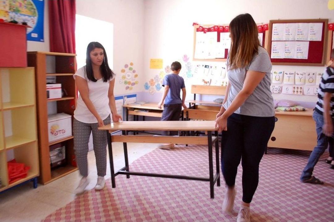 (&ouml;zel Haber) &Ouml;nce Boya Yaptılar Sonra Matkapla Duvar Deldiler