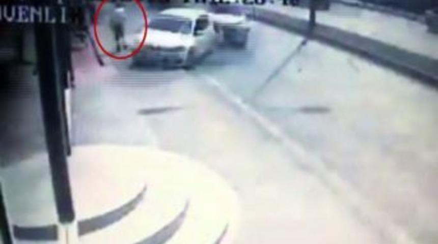 (&ouml;zel) Trafik Kazasında &Ouml;l&uuml;m&uuml;n Teğet Ge&ccedil;tiği Anlar Kamerada