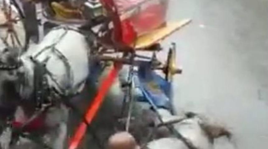 (&ouml;zel Haber) B&uuml;y&uuml;kada&rsquo;da Sahibi Yere D&uuml;şen Atı Yerlerde S&uuml;r&uuml;kledi