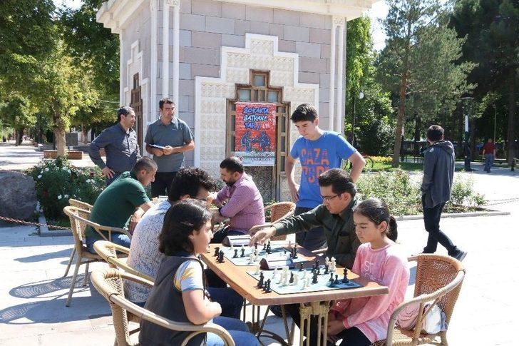“sokakta Satranç Var” Projesi Erzincan’da Başladı