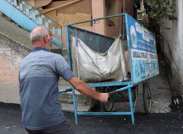 Kağıt Toplayarak Görme Engelli Eşine Bakan Yaşlı Adama Devlet Yardım Elini Uzattı