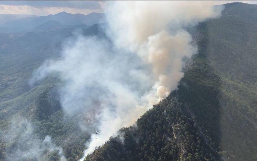 &Uuml;&ccedil; G&uuml;nd&uuml;r Alevlere M&uuml;dahale Eden Helikopterin Zamanla Yarışı