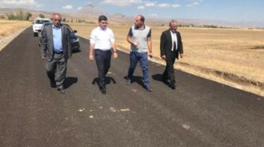 Kaymakam Sarı, K&ouml;y Yollarında İncelemede Bulundu