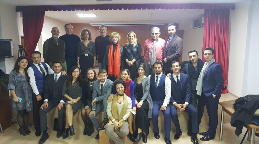 T&uuml;rkiye'nin usta isimleri Sahne Tozu Tiyatrosu'nda