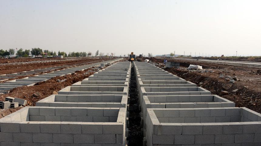 Diyarbakır'da, defnedilmeye hazır iki katlı mezarlık