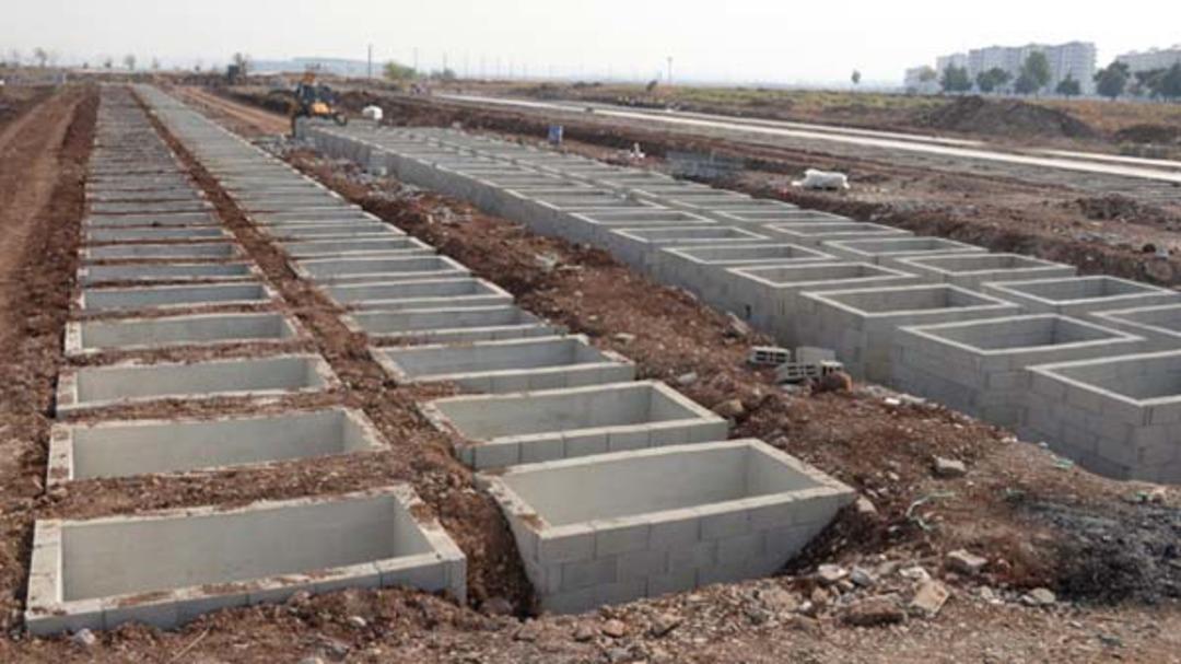 Bu kare T&uuml;rkiye'de &ccedil;ekildi! 2 katlı 10 bin mezarı hazır bekletiyorlar