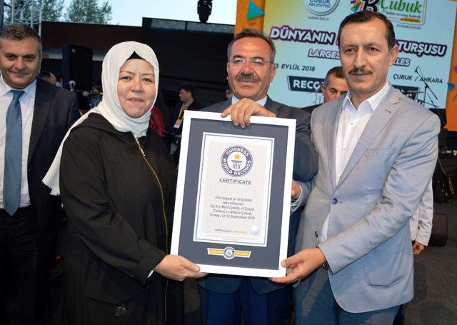 1,5 tonluk Çubuk turşusu Guinness Rekorlar Kitabı'na girmeye hak kazandı