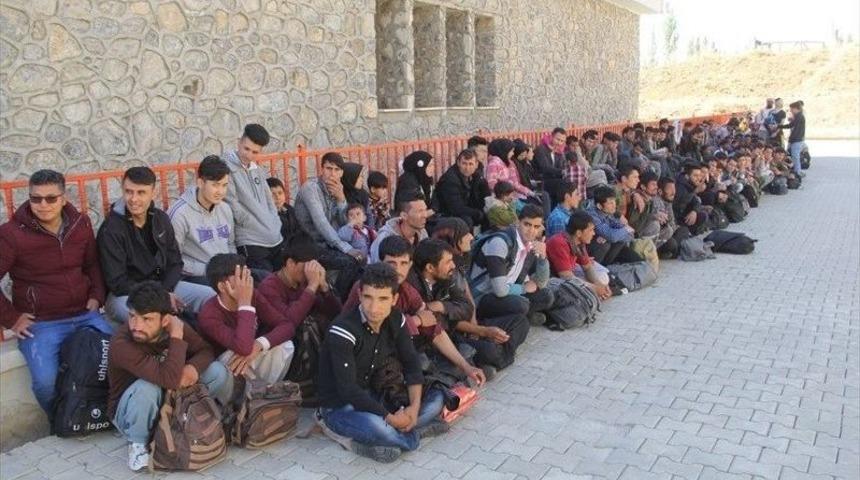 Başkale’de 118 Kaçak Göçmen Yakalandı