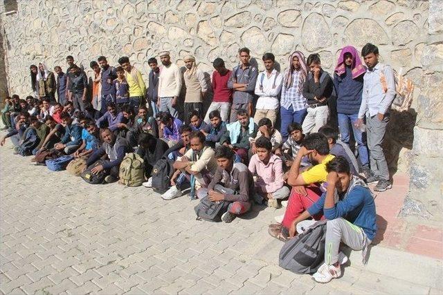 Başkale’de 118 Kaçak Göçmen Yakalandı