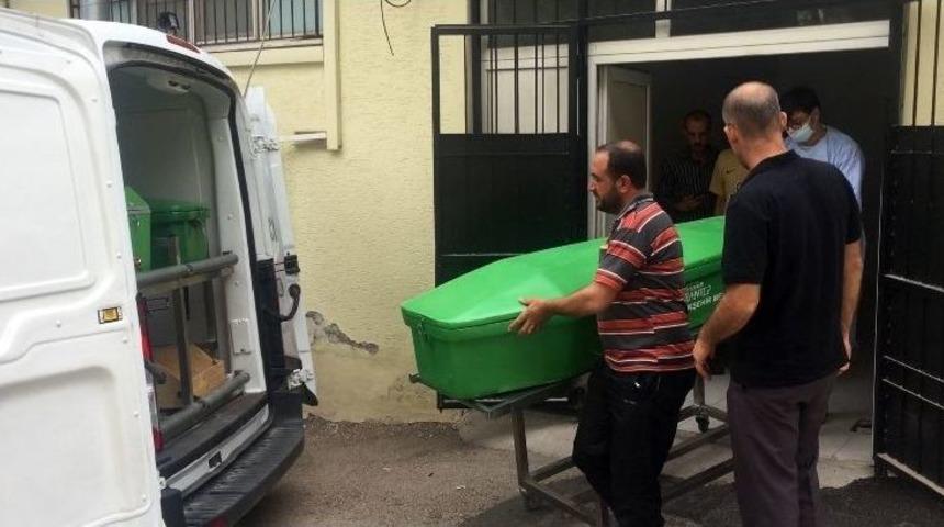 Soluk Borusuna Cisim Ka&ccedil;an Suriyeli Bebek &Ouml;ld&uuml;