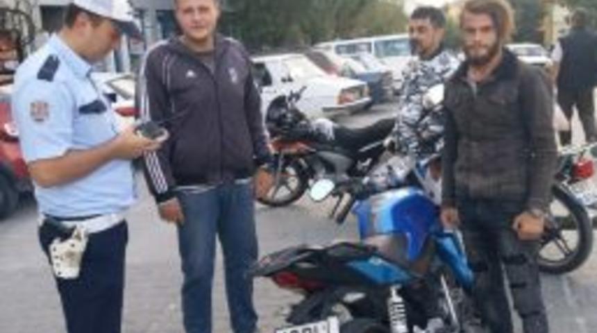 Polis, Motorsiklet S&uuml;r&uuml;celerine G&ouml;z A&ccedil;tırmıyor