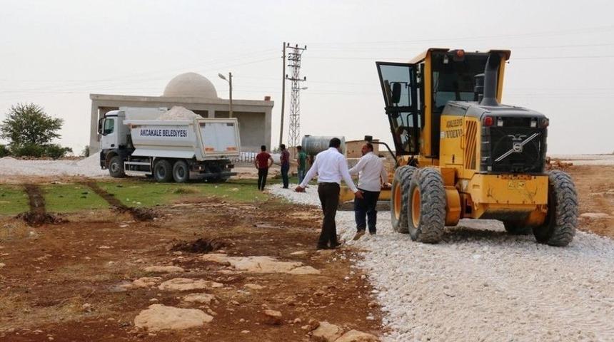 Akçakkale’de Yol Yapım Çalışmaları Sürüyor