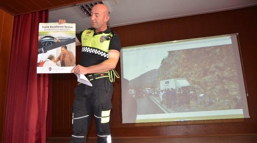 Akseki’de Öğretmenlere Trafik Eğitimi Verildi