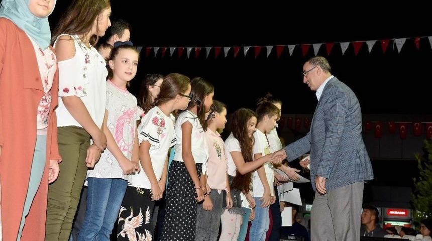 Kursiyerlerin Sertifika Sevinci