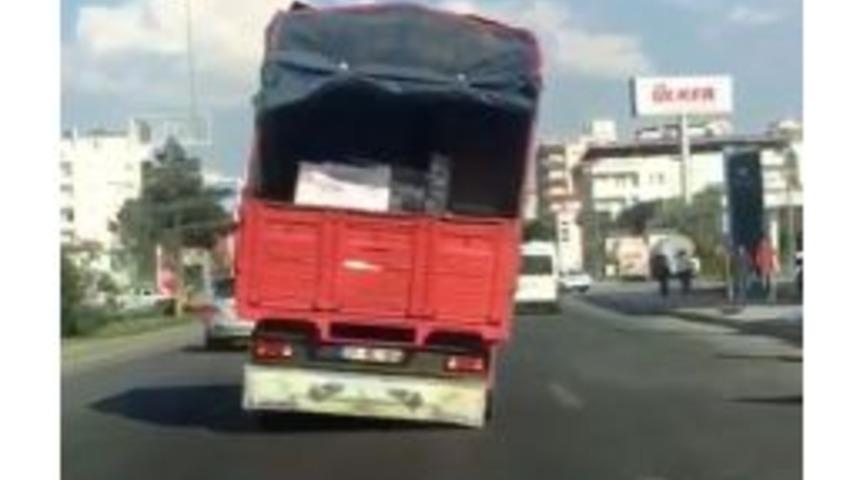 Yan Giden Kamyon Korku Dolu Anlar Yaşattı