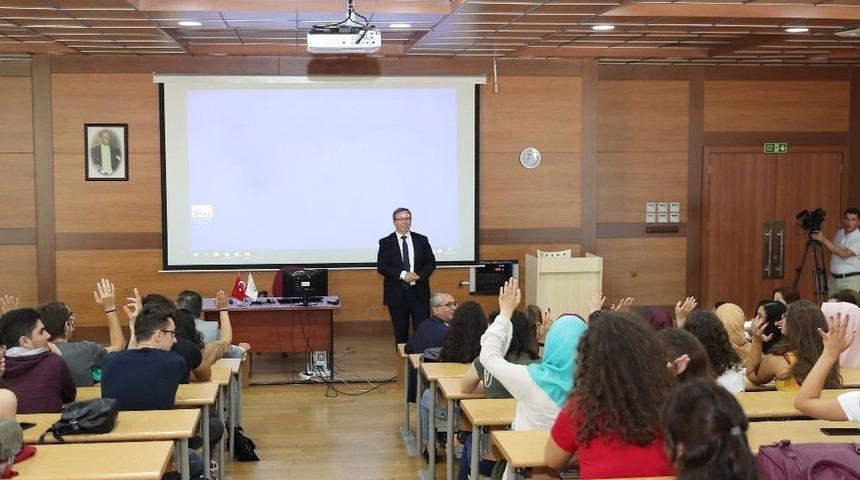Hekim Adaylarına İlk Ders Rektör Tabakoğlu’ndan