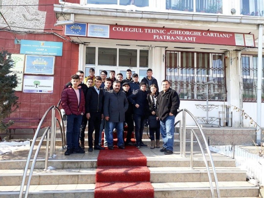 Afyonkarahisarlı &Ouml;ğrencilerin Yurt Dışı Staj Deneyimi