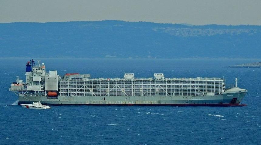Şarbonlu Olduğu İddia Edilen Gemi &Ccedil;eşme&rsquo;yi Terk Etti