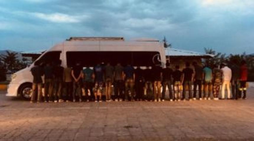 Elazığ&rsquo;da 22 G&ouml;&ccedil;men Sahte Evrakla Yakalandı