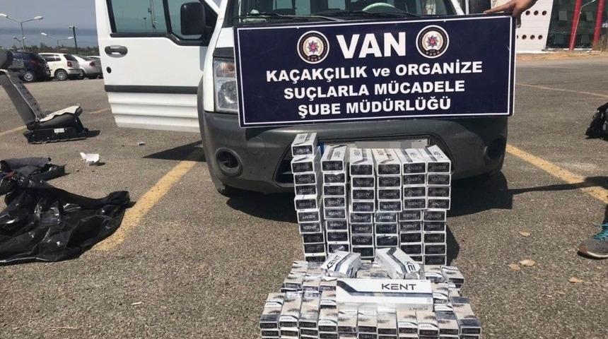 Van&rsquo;da Kapalı Kasa Kamyonette Bin 200 Paket Sigara Ele Ge&ccedil;irildi