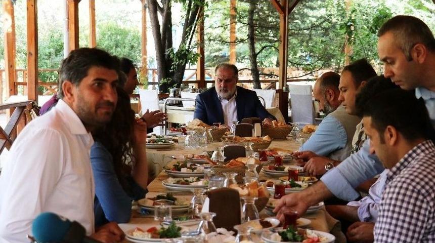 Vekil G&uuml;la&ccedil;ar Basınla Bir Araya Geldi