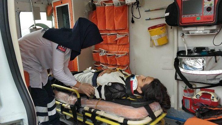 Direksiyon Başında Eşiyle Tartışırken Kaza Yaptı: 5 Yaralı G1