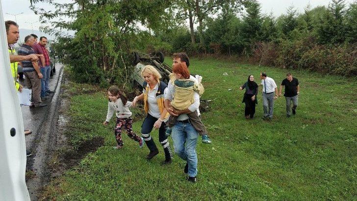 Direksiyon Başında Eşiyle Tartışırken Kaza Yaptı: 5 Yaralı G2