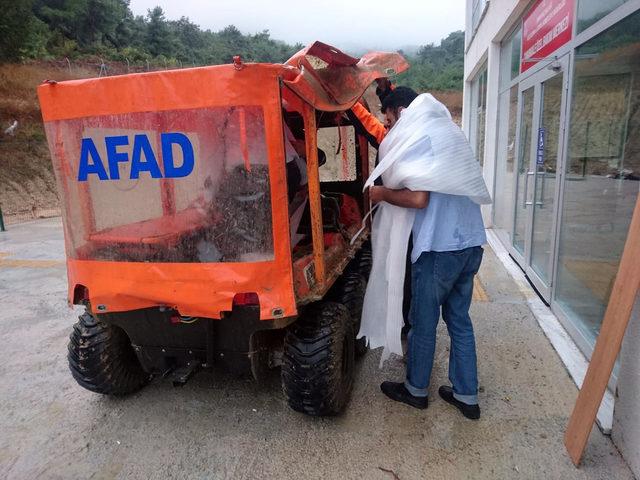 Sağanakta dağlık alanda kalanları AFAD ekibi kurtardı