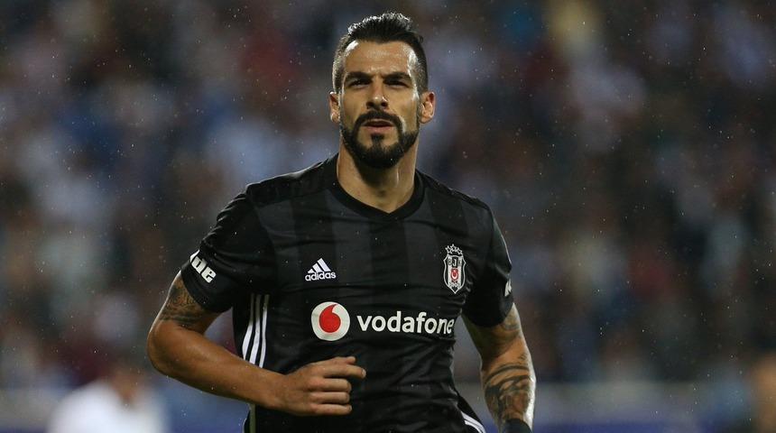 Beşiktaş'ta takımdan ayrılması beklenen Alvaro Negredo kadroda