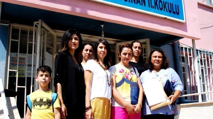 Sarıg&ouml;ll&uuml; annelerden 40 kişilik sınıflara tepki