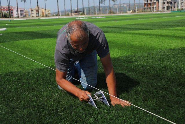 Davutlar Mahallesi futbol sahası yenileniyor