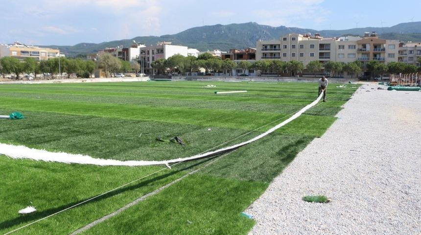 Davutlar Mahallesi futbol sahası yenileniyor