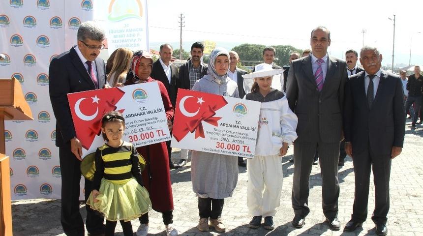 Gen&ccedil; &ccedil;ift&ccedil;ilere arı kovanı desteği