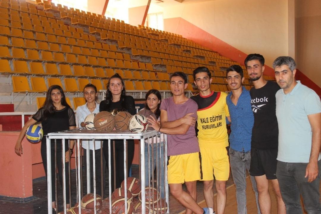 Halk Eğitim&rsquo;de kurs g&ouml;ren 32 &ouml;ğrenciden 22&rsquo;si &uuml;niversiteye girmeye hak kazandı