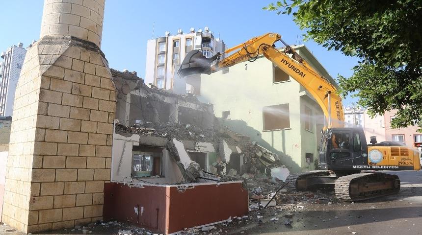 Mezitli Saray Camisi yenileniyor