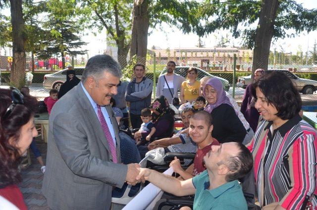 Başkan Özgüven: “Engelleri beraber aşıyoruz”