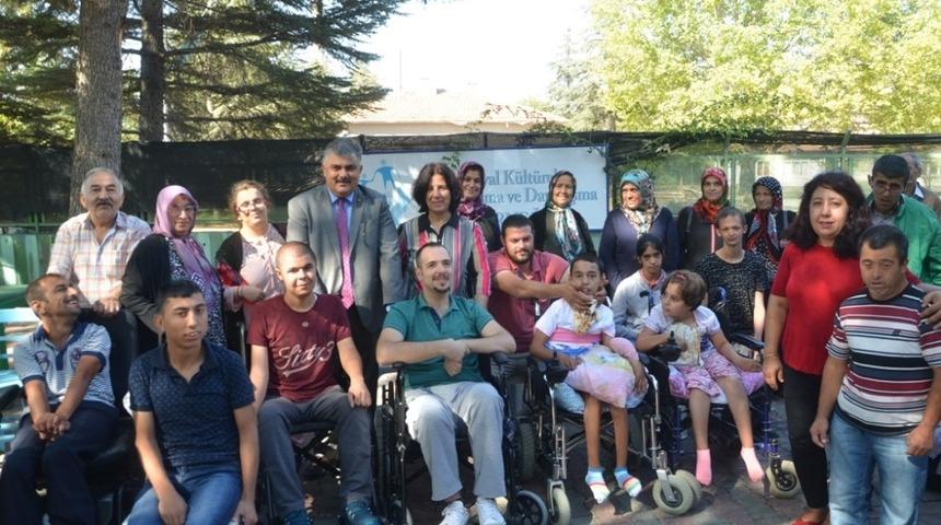 Başkan &Ouml;zg&uuml;ven: &ldquo;Engelleri beraber aşıyoruz&rdquo;