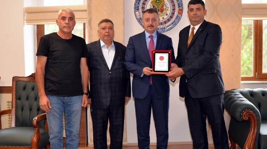 Şehit Aileleri ve Gaziler Dayanışma Derneği&rsquo;nden Vali B&uuml;y&uuml;kakın&rsquo;a ziyaret