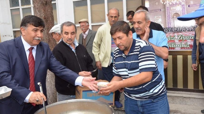 Emet Belediyesi 5 bin kişiye aşure dağıttı