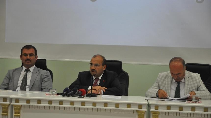 Bitlis Valisi Ustaoğlu: &ldquo;Uyuşturucu ile topyek&ucirc;n m&uuml;cadele edeceğiz&rdquo;