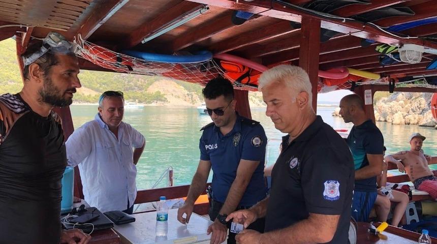 Konyaaltı Sahili&rsquo;nde bilgilendirici asayiş uygulaması