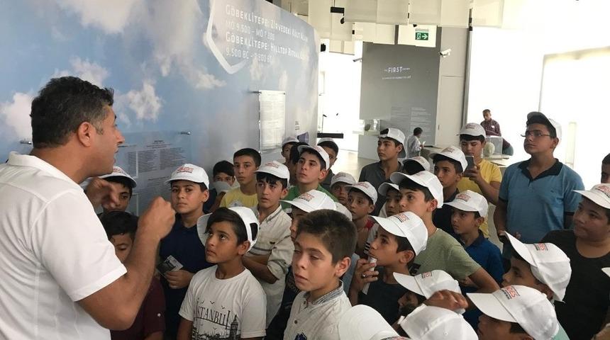 &Ccedil;ocuklar tarihi yerleri gezdi