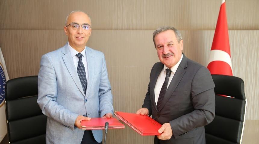 T&uuml;rk Dil Kurumu ile Kredi ve Yurtlar Kurumu arasında iş birliği protokol&uuml;