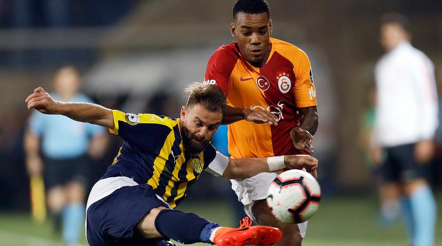 Galatasaray'da Garry Rodrigues, ilk 11'de oynayınca tutulmuyor