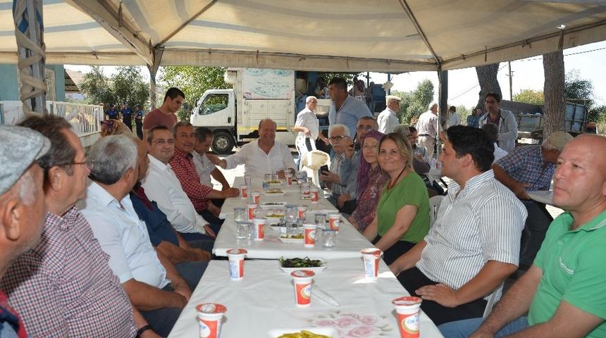 Başkan &Ouml;zakcan, G&ouml;lhisar Mahallesindeki hayra katıldı